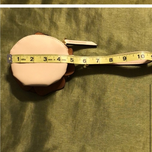 Flower design coin purse / wristlet with zip closure - Picture 5 of 5